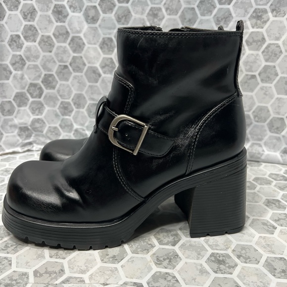 American Eagle Outfitters Shoes - Vintage Y2K American eagle chunky boots black size 8.5